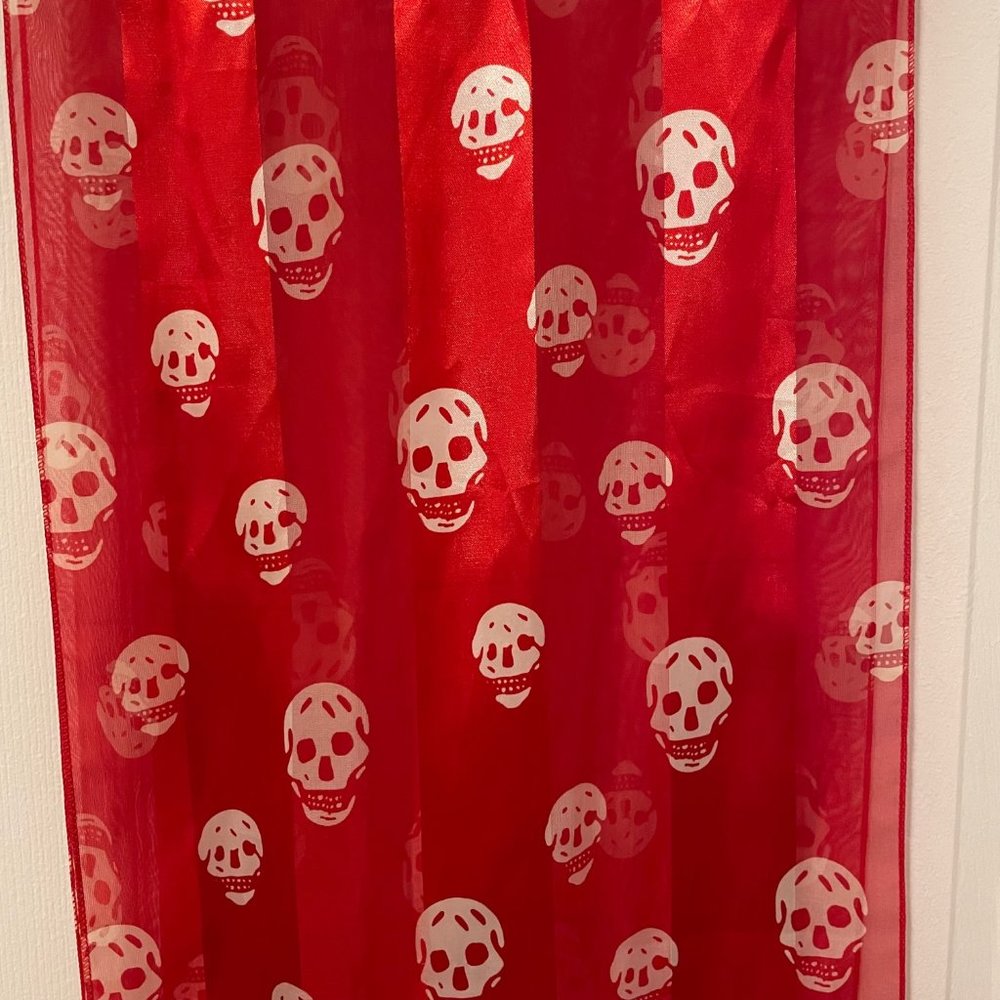 Red striped skull scarf